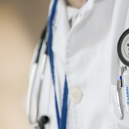 cropped-doctor-563428_640.jpg